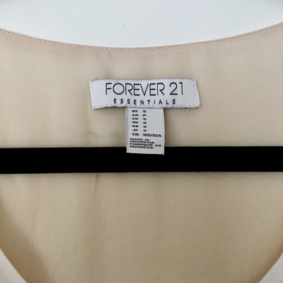 Forever 21 white/crème cascade top * small - Picture 3 of 3